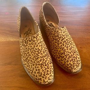 OTBT Coyote Cheetah/Leopard D'Orsay Shootie Women's Size 8 Cushioned Sole